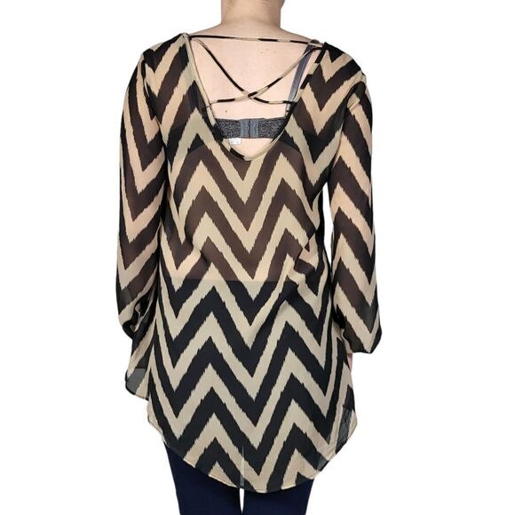 Signature Studio Chevron Stripes Cut Out Crisscross Back High Low Hem Top Size S - Picture 3 of 8